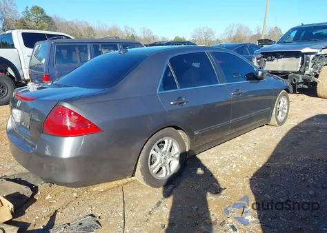 2006 Honda Accord 2.4 Ex z USA, uszkodzony, nr VIN 1HGCM56826A132435